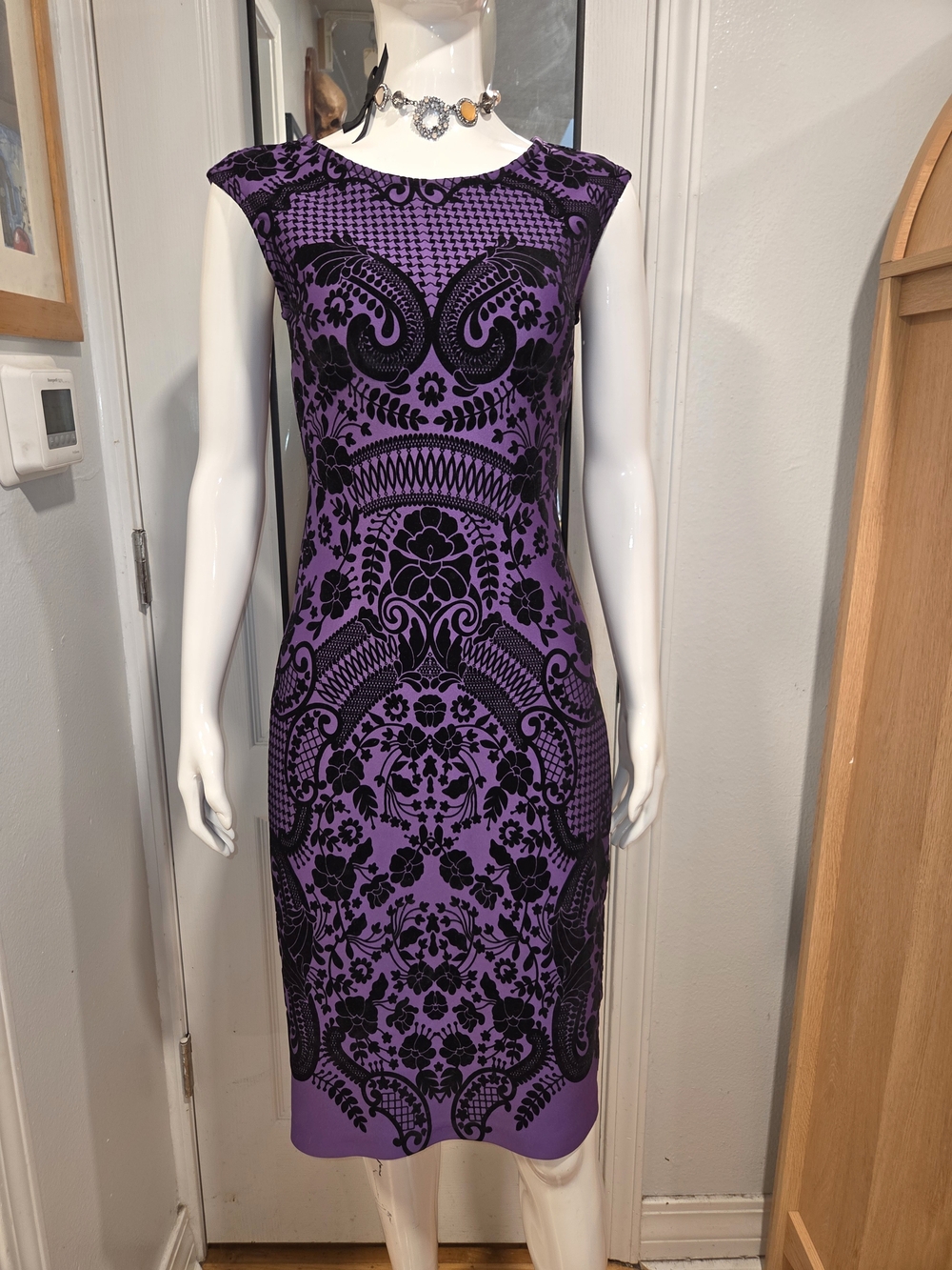 New York & Company ELEGANT Purple and Black Baroque Sheath Dress Sz XS